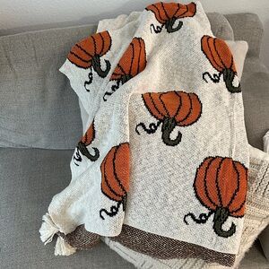 T.J.Maxx Festive Pumpkin Throw Blanket